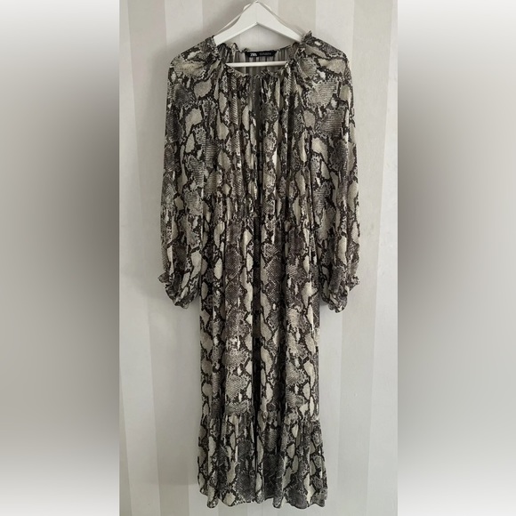“DONATED” Zara, “SOLD OUT,” Snake Print MIDI Dress w/ Contrasting Belt, Sz L - Picture 4 of 9